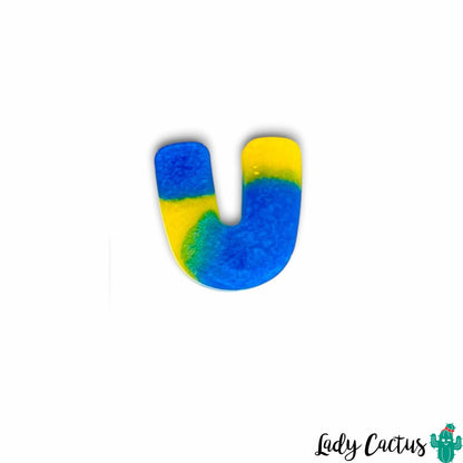 Pendientes artesanales de resina epoxi con mezcla de tonos amarillos y azules