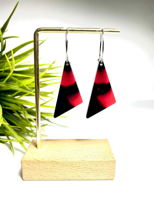 Pendientes con forma triangular en color rojo y negro de Lady Cactus