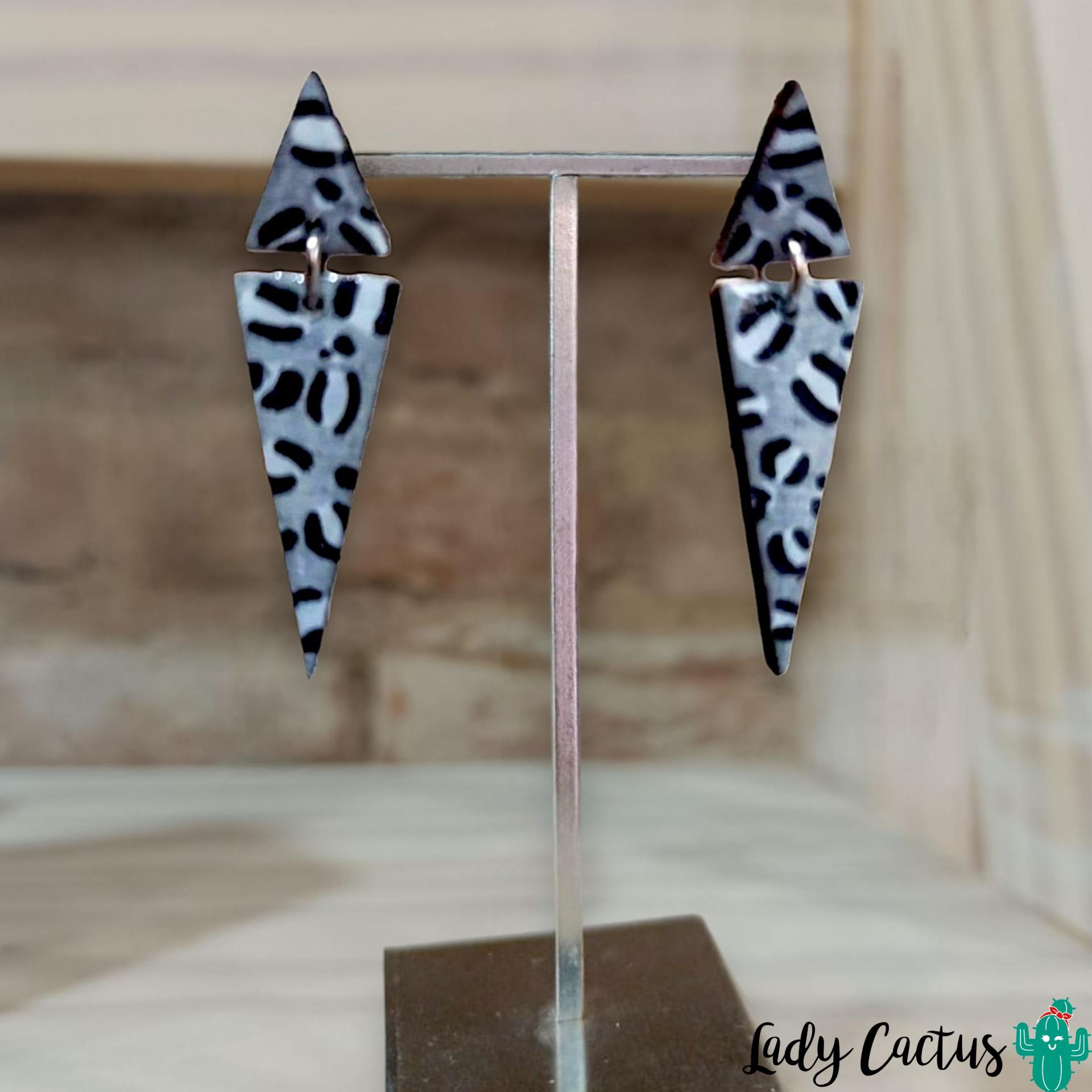 Pendientes de madera Triángulos Invertidos con print gris de Lady Cactus