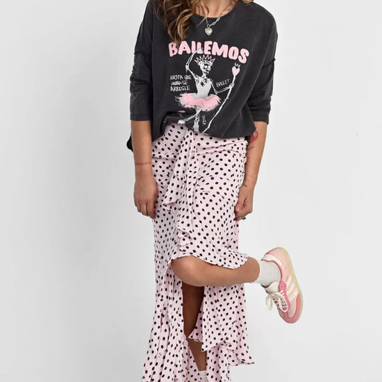 Outfit de Lady Cactus con jersey vintage y actitud rockera.