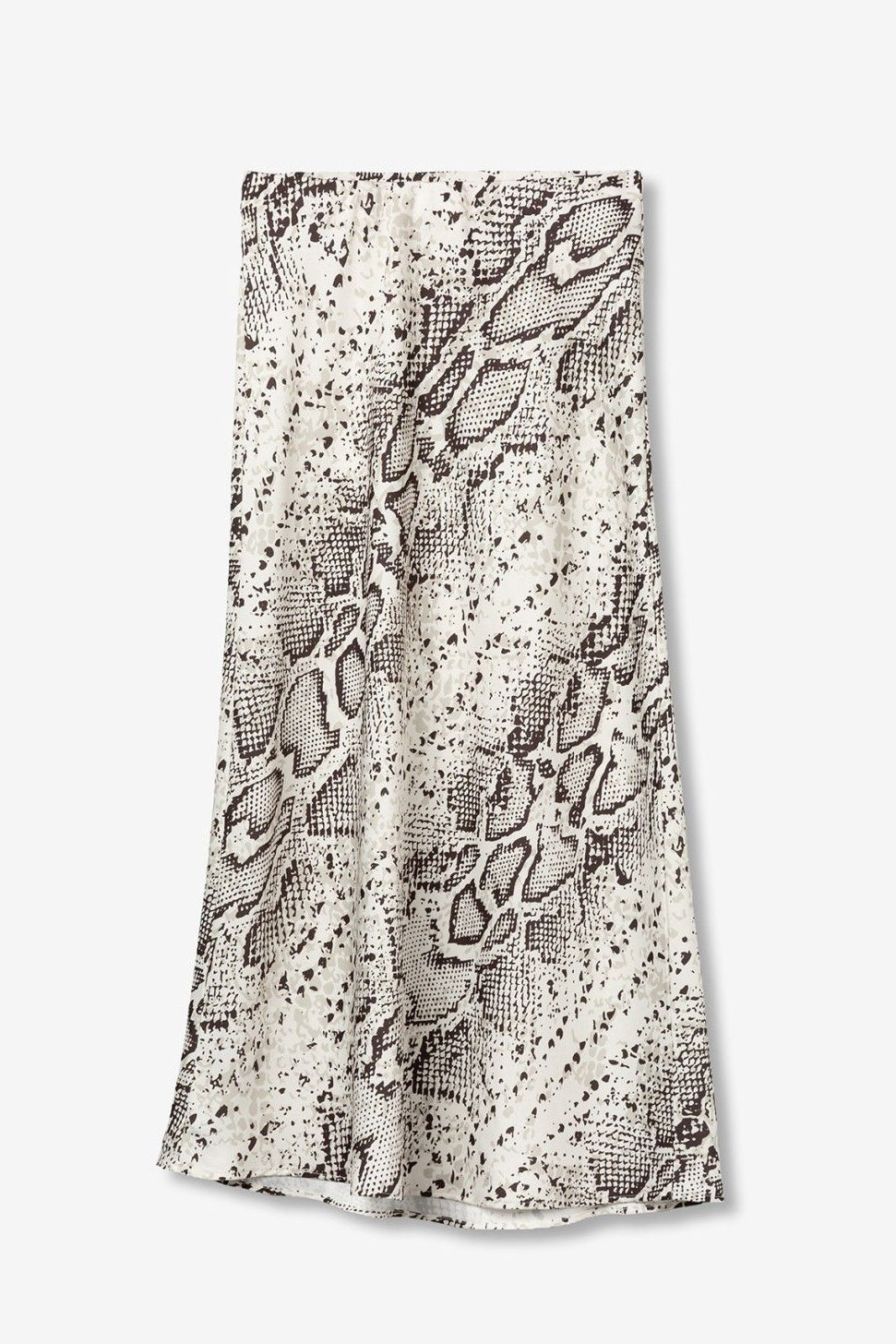Ropa femenina de nueva colección con estampado animal