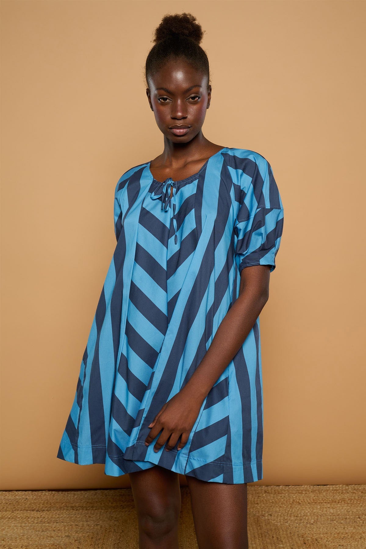 Vestido de algodón con lazada frontal modelo Sa Caleta de Minueto