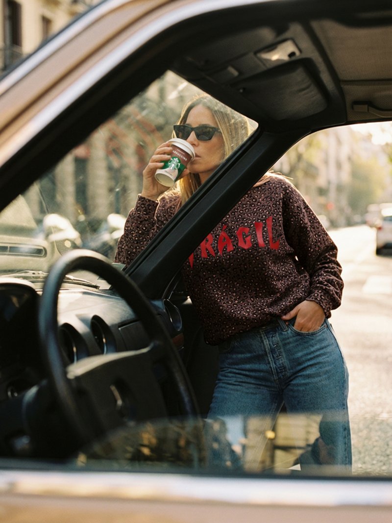 Sudadera de leopardo con mensaje potente y diseño español