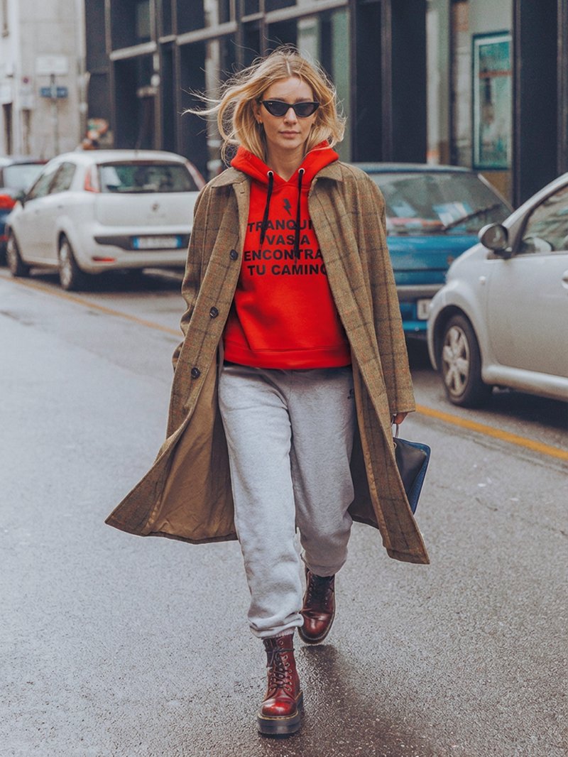 Sudadera Hoddie "Tranquila" Roja de Aire Retro