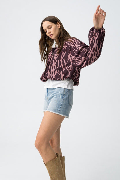 Bomber femenina con diseño moderno disponible en Lady Cactus.