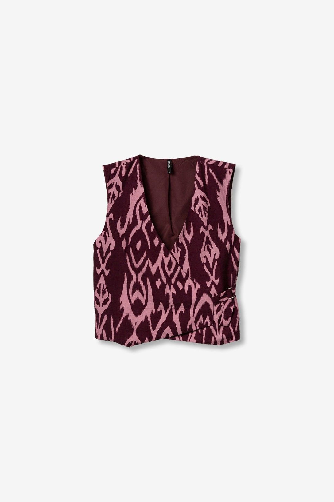 Ropa de mujer Tiffosi con diseño geométrico y colores vibrantes.