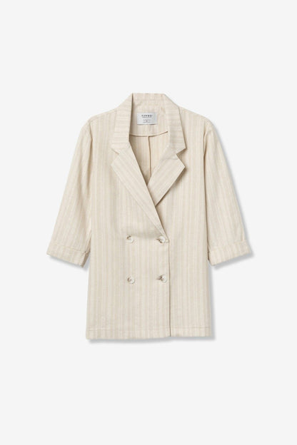 Blazer femenino de alta calidad disponible en tienda online.
