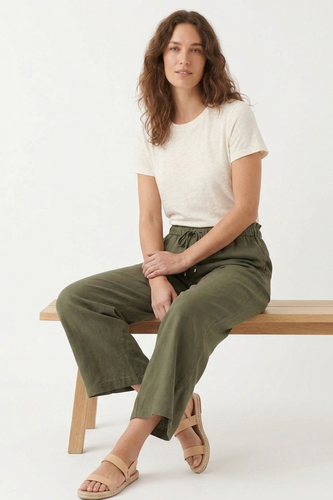 Pantalón de estilo casual elegante en tono verde militar.