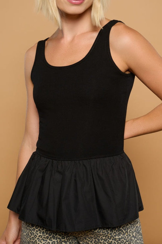 Prenda estilo peplum con tirantes finos para verano.