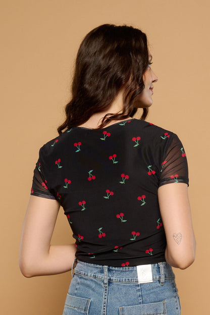 Camiseta negra de transparencias con motivos frutales
