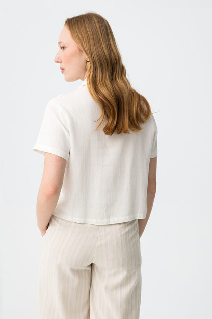 Modelo con el pantalón Prevence beige en Lady Cactus