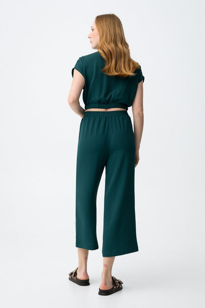 Modelo con el pantalón Francesca verde en Lady Cactus