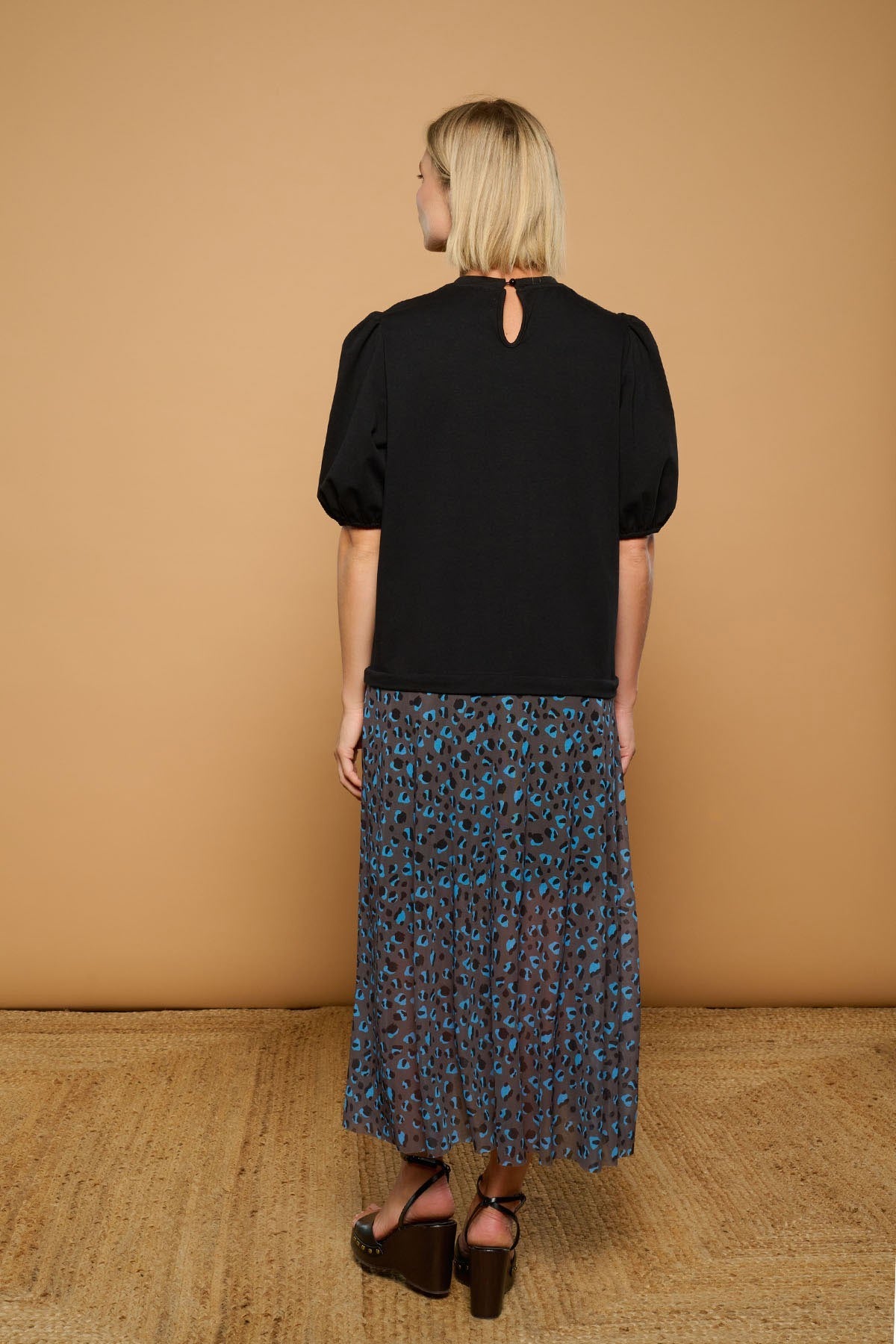 Modelo con el vestido Fura de Minueto en Lady Cactus