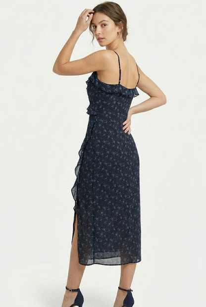 Modelo con el vestido Paquita azul en Lady Cactus Sevilla