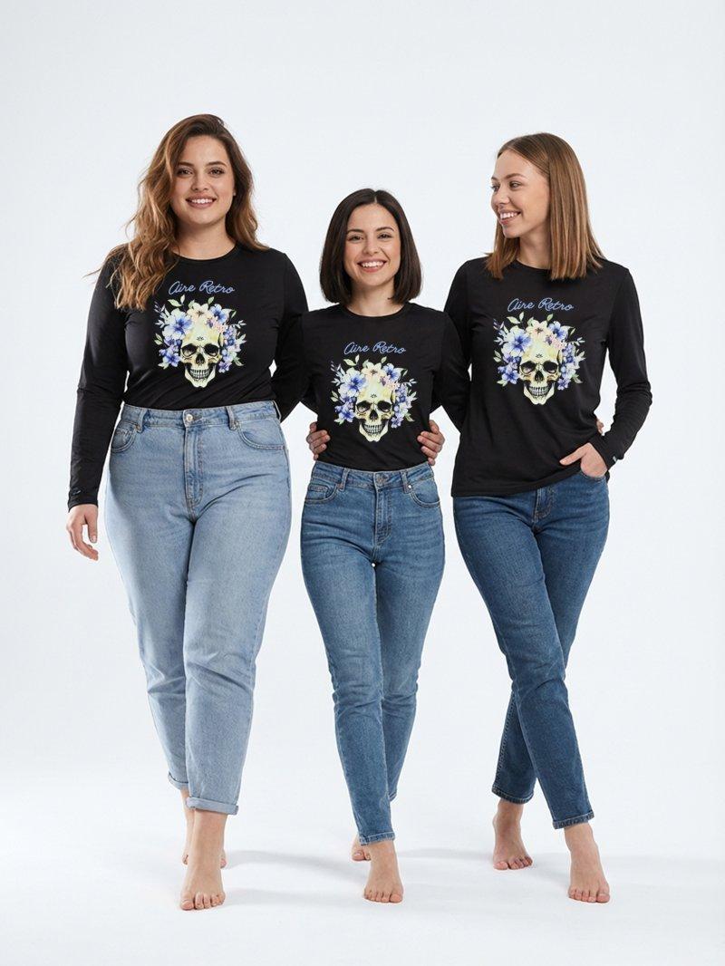 Modelos con diferentes siluetas vistiendo las tallas XL, XS y S de la camiseta negra.