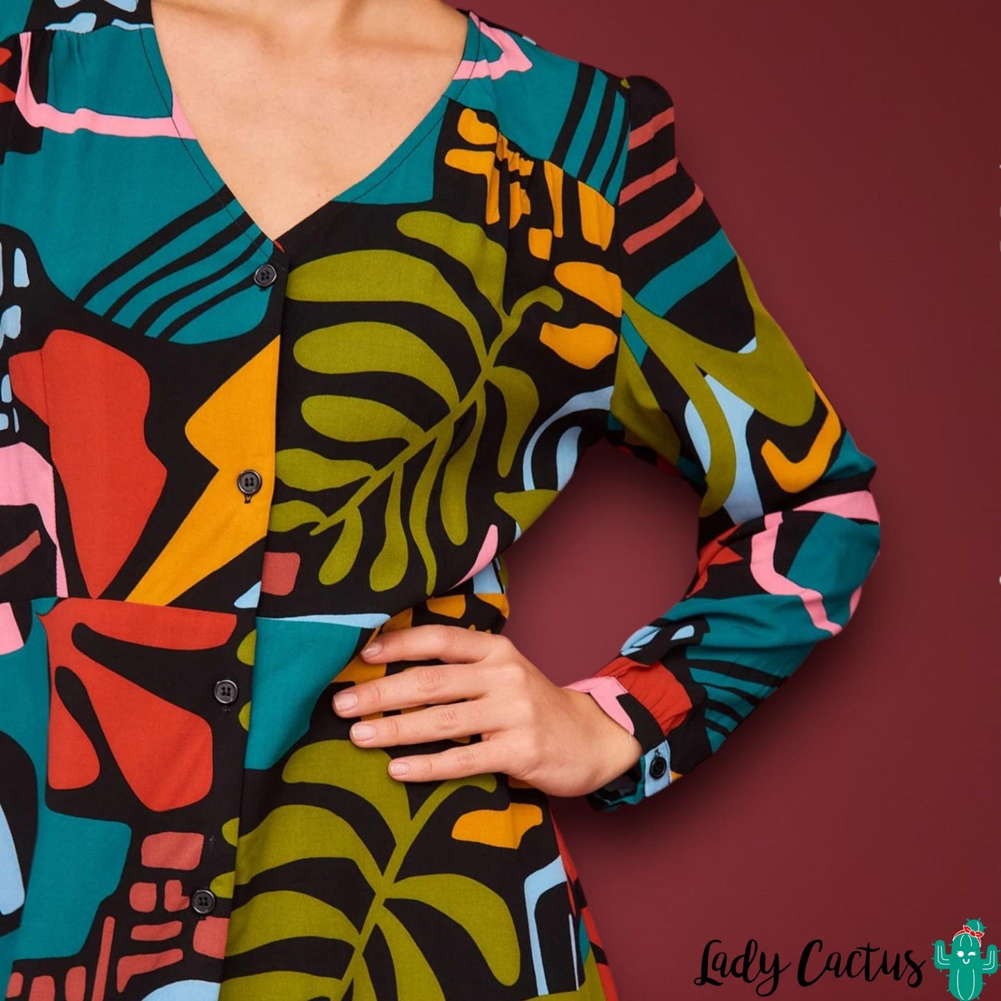 Vestido corto Eucalipto con botones delanteros de Smile para detalle práctico femenino