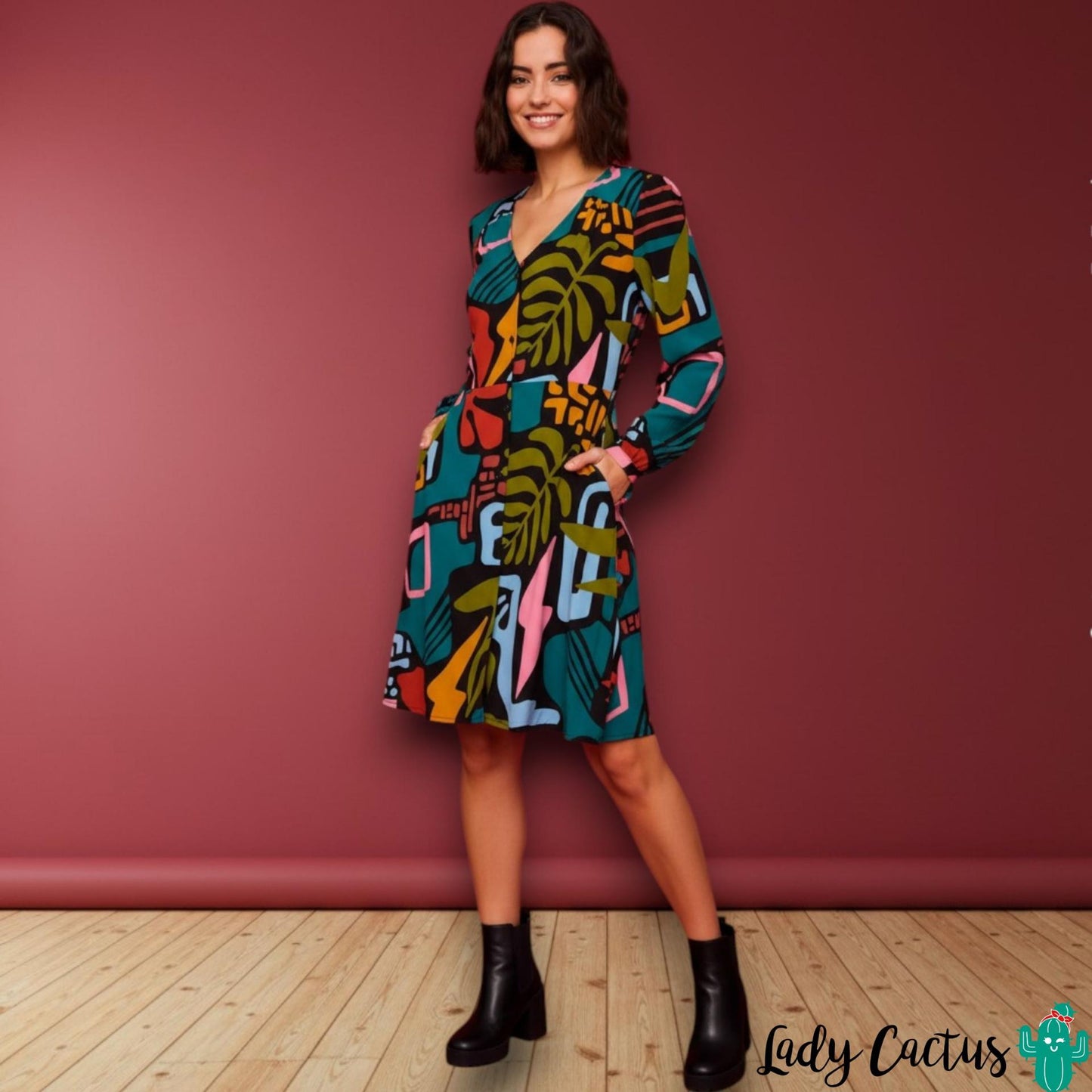 Vestido corto Eucalipto con escote pico de Smile para comodidad estilizada