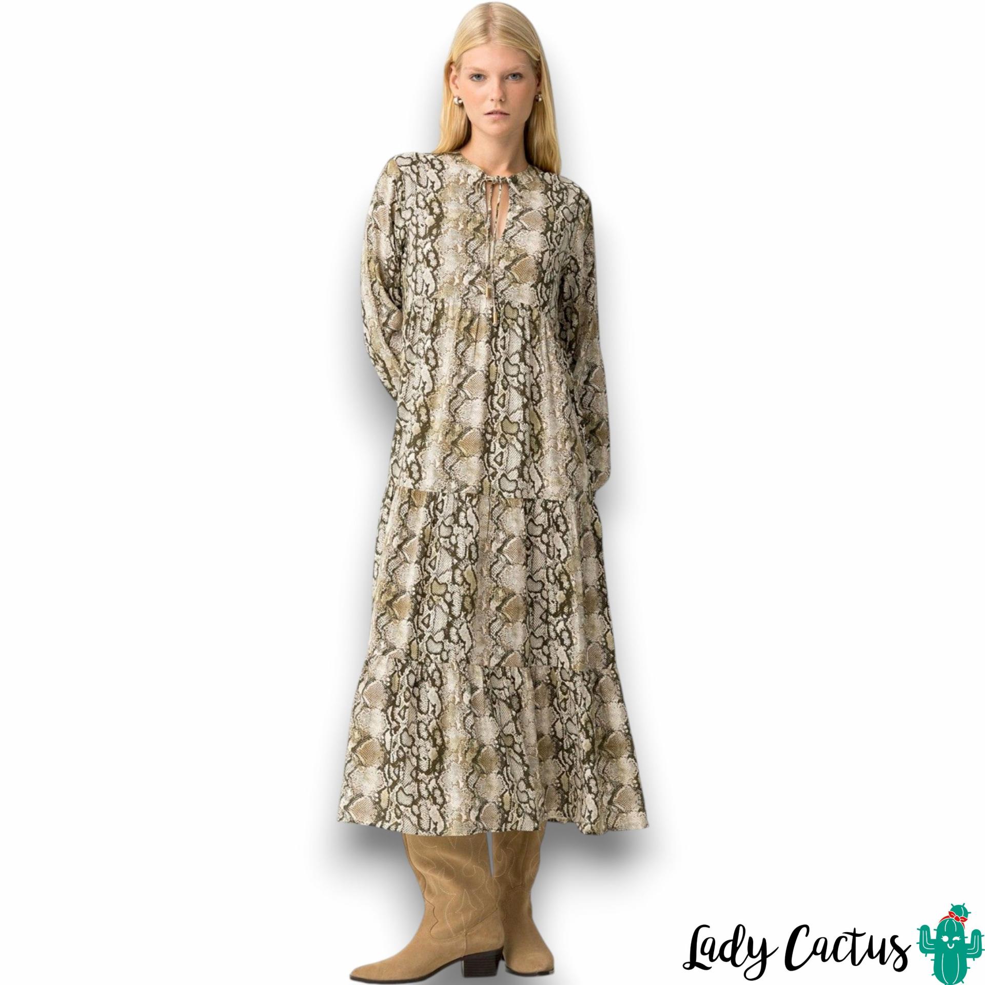 Vestido cuello redondo con lazo metálico sofisticado