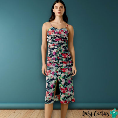 Vestido Danae de Minueto en Lady Cactus con fruncido central y silueta midi ajustada