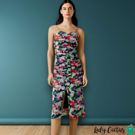 Vestido Danae de Minueto en Lady Cactus con fruncido central y silueta midi ajustada