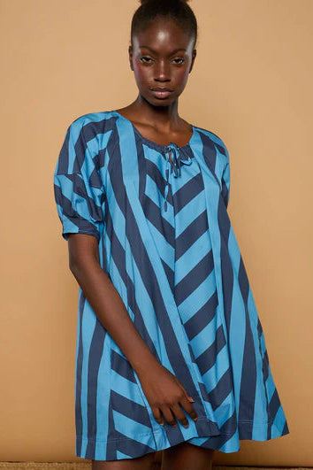 Detalle del acabado del tejido y lazada en vestido Sa Caleta