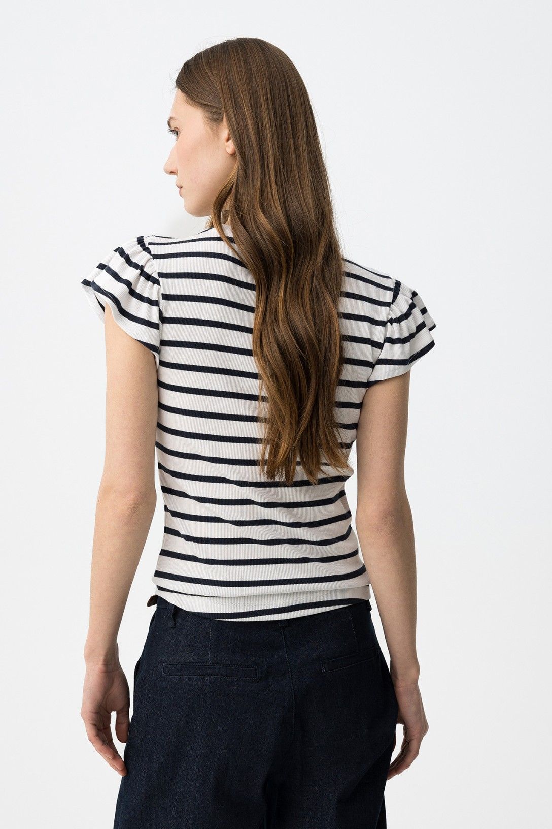 Camiseta ajustada de manga corta con rayas azul marino para mujer.