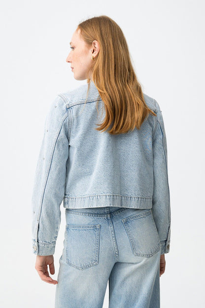 Chaqueta de entretiempo con brillos disponible en Lady Cactus.