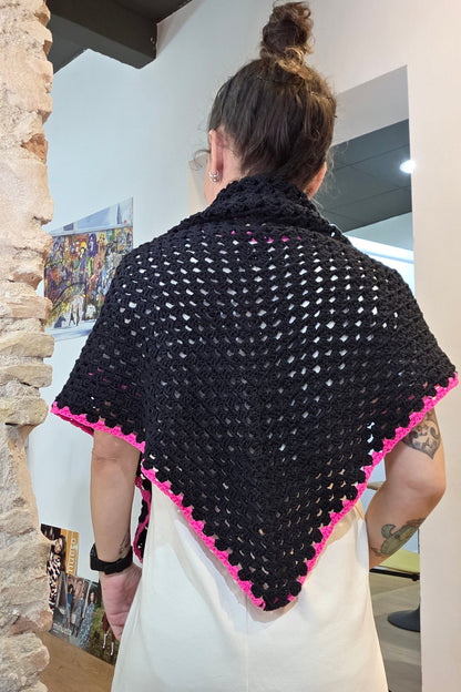 Chal tejido a crochet con mucho cariño
